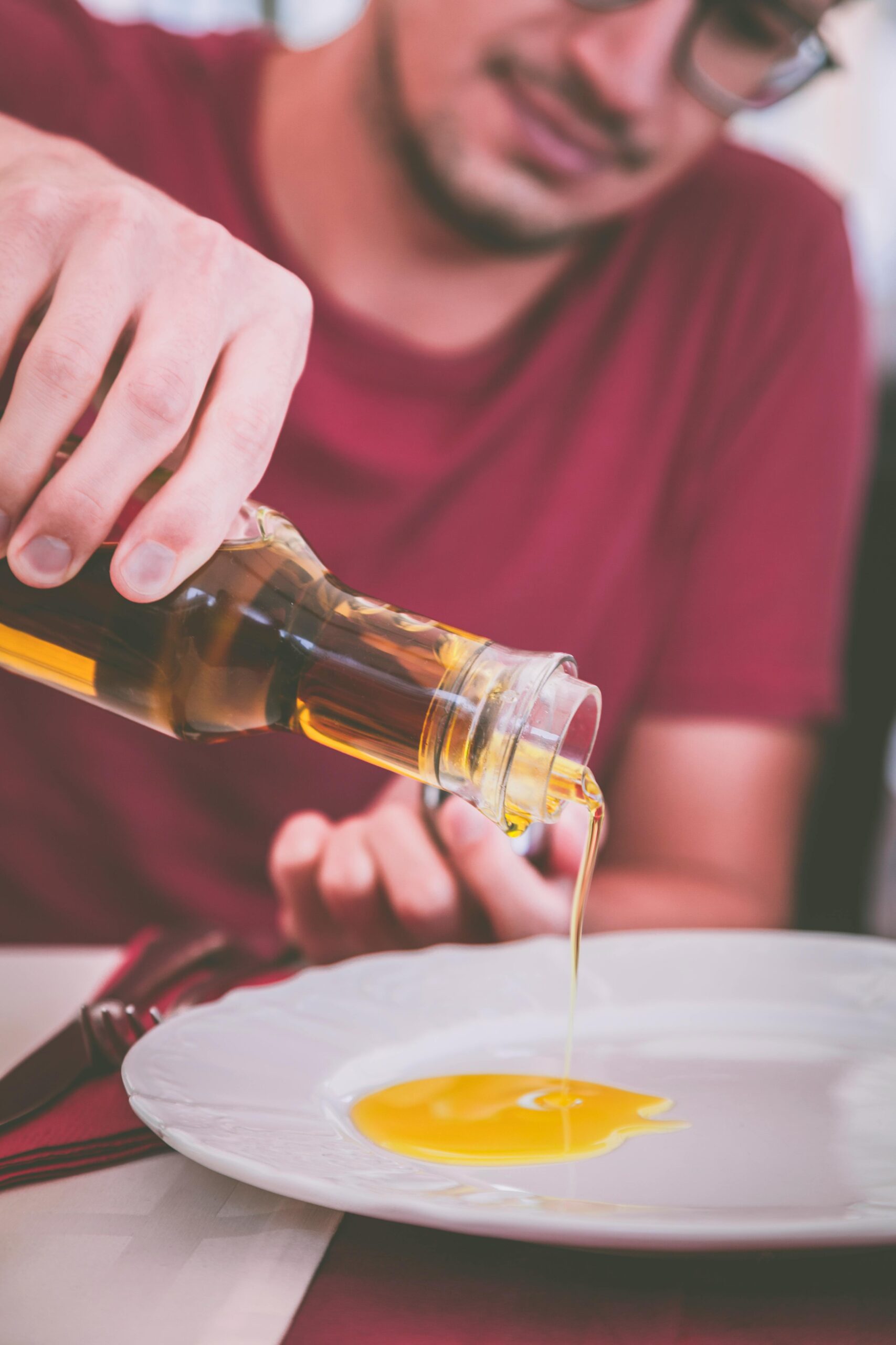 Jak łączyć oleje roślinne w domowych kosmetykach? Praktyczne przepisy na serum i maseczki DIY